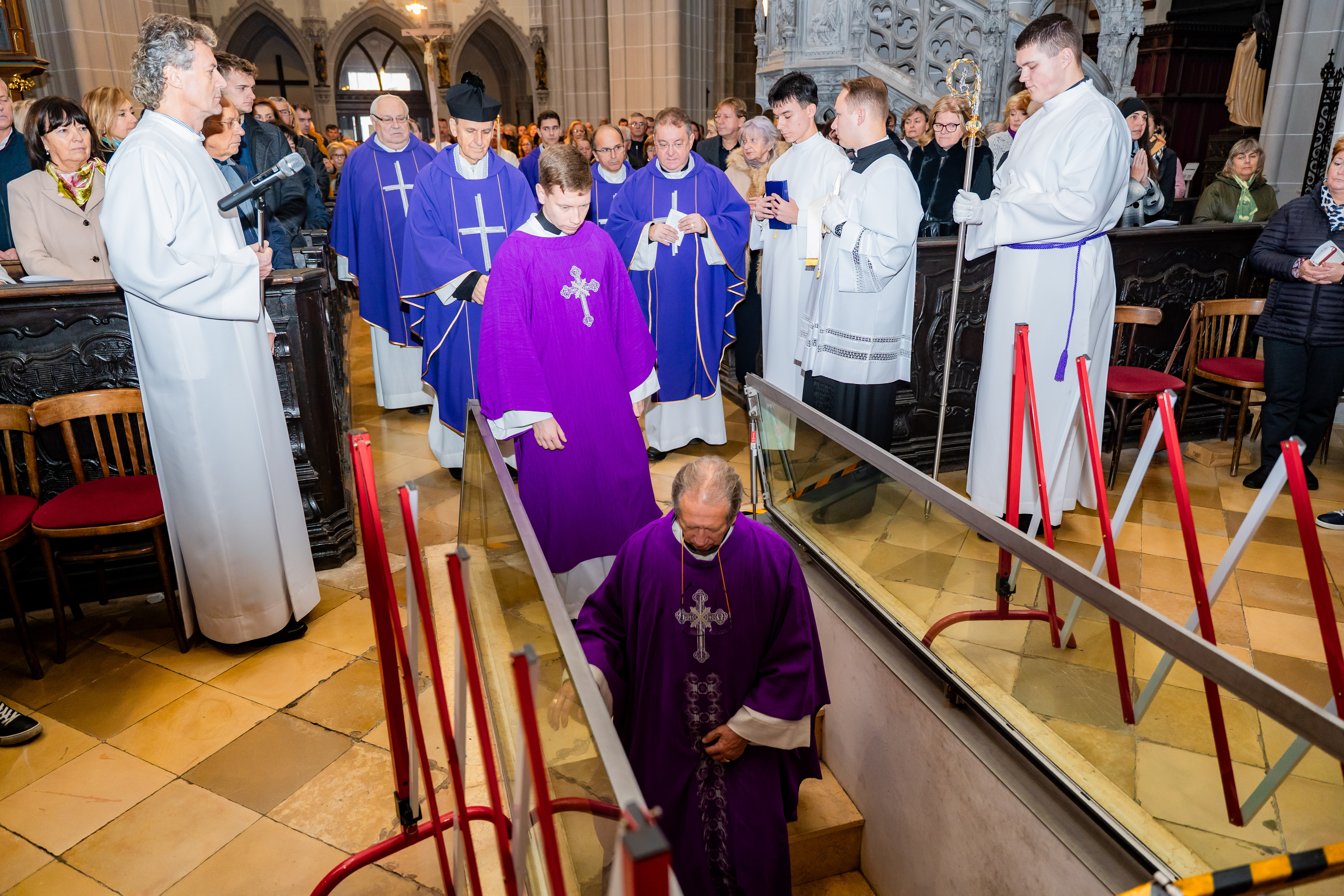 Sv. omsa za zosnulych biskupov a knazov kosickej arcidiecezy -36